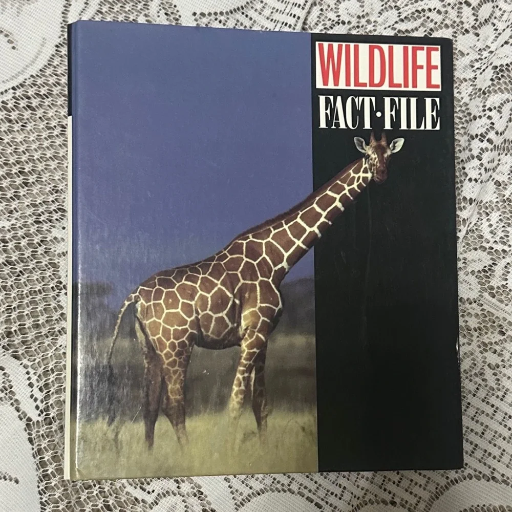 Wildlife Fact-File Binder Educational Animal Reference Book Excellent Tabbed